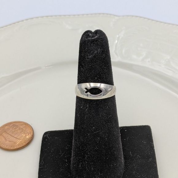 Sterling Silver 925 Fish Christian Ring Sz 5.5 - Picture 9 of 9